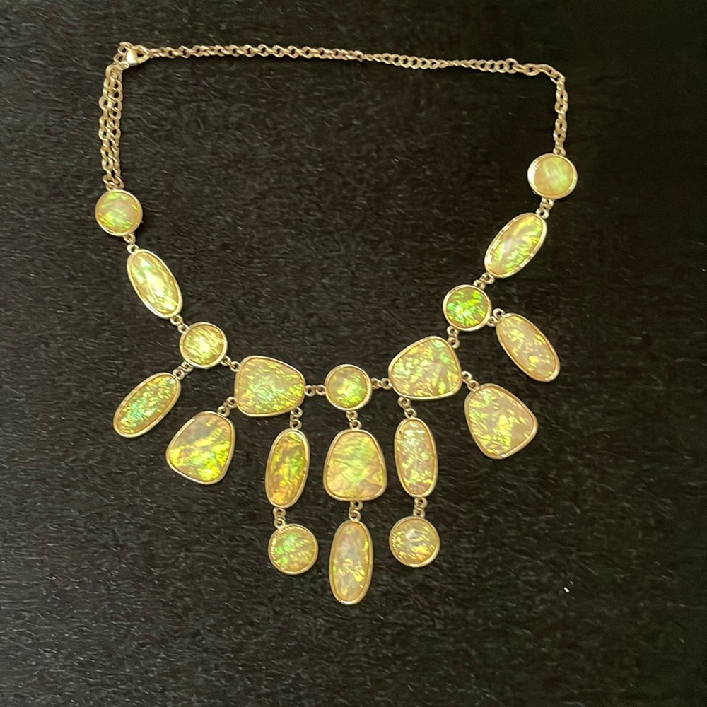 Like New Beautiful White/Yellow Statement Necklace Gold Tone